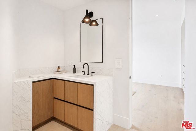 1030 Centinela Avenue, Santa Monica, CA 90403