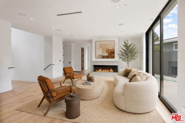 1030 Centinela Avenue, Santa Monica, CA 90403