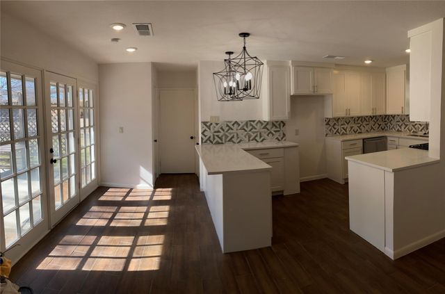 1409 Munn Drive, Ennis, TX 75119