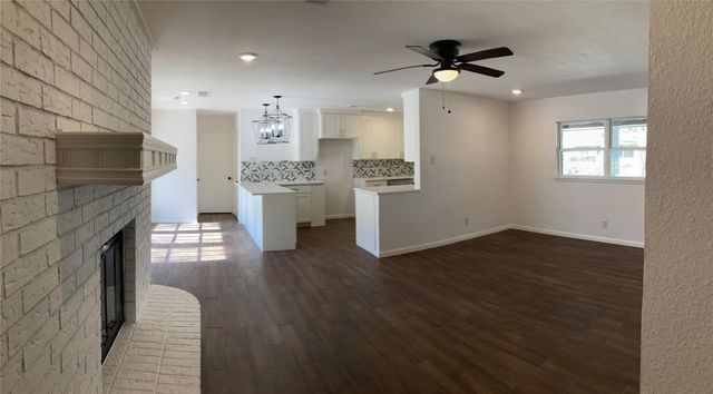 1409 Munn Drive, Ennis, TX 75119
