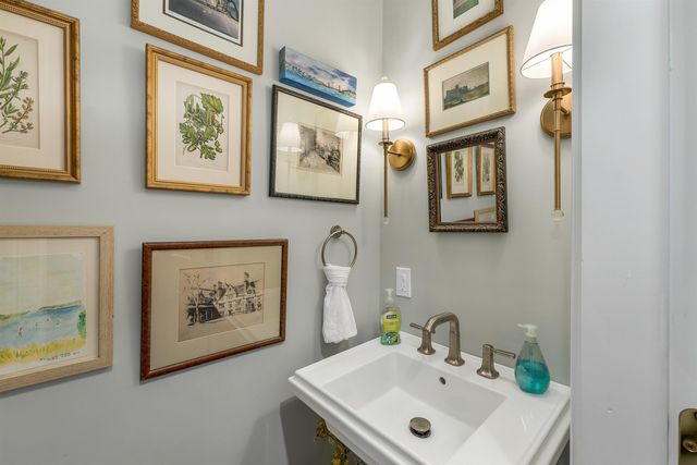 17 Curtis Road, Hampton Falls, NH 03844