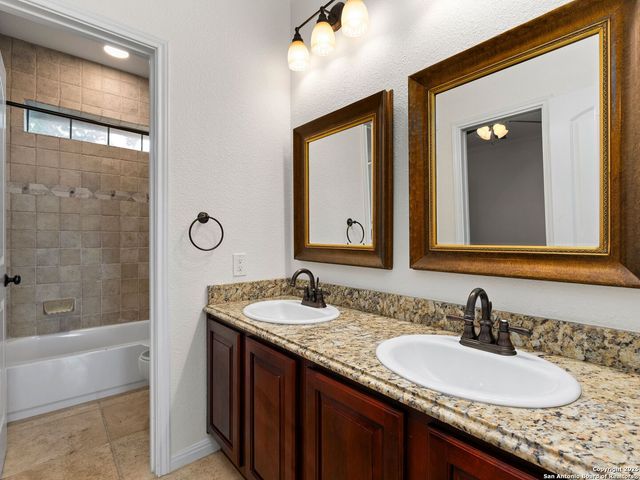 837 Lakeview, Mcqueeney, TX 78123