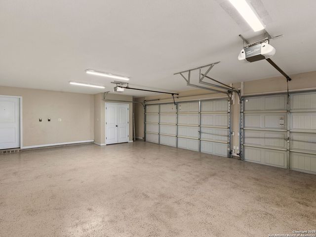 837 Lakeview, Mcqueeney, TX 78123