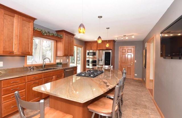 10570 W Pallottine DRIVE, Greenfield, WI 53228