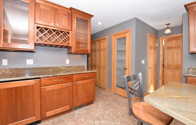 10570 W Pallottine DRIVE, Greenfield, WI 53228