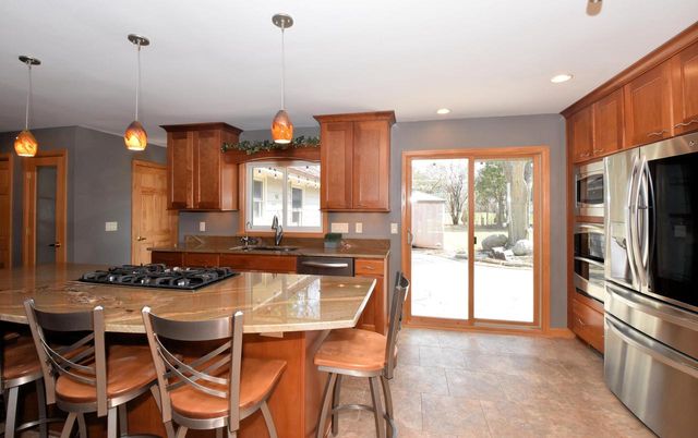 10570 W Pallottine DRIVE, Greenfield, WI 53228