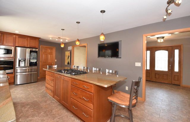 10570 W Pallottine DRIVE, Greenfield, WI 53228