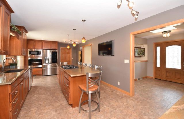 10570 W Pallottine DRIVE, Greenfield, WI 53228