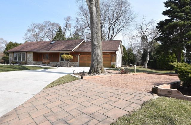 10570 W Pallottine DRIVE, Greenfield, WI 53228