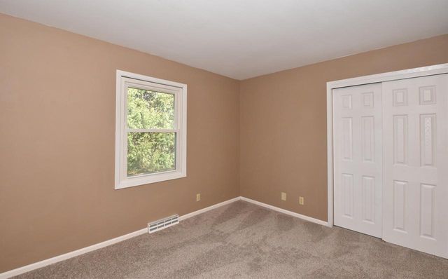 10570 W Pallottine DRIVE, Greenfield, WI 53228