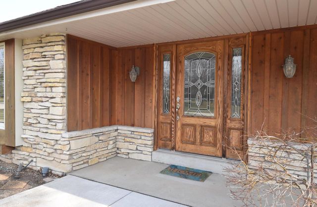 10570 W Pallottine DRIVE, Greenfield, WI 53228