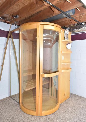 10570 W Pallottine DRIVE, Greenfield, WI 53228