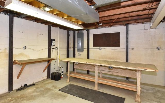 10570 W Pallottine DRIVE, Greenfield, WI 53228