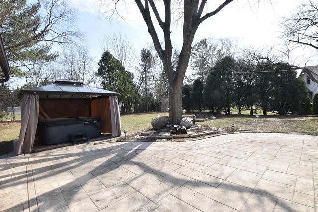 10570 W Pallottine DRIVE, Greenfield, WI 53228