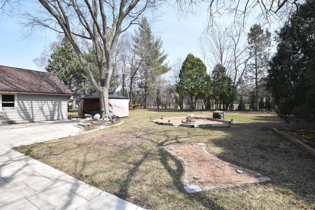 10570 W Pallottine DRIVE, Greenfield, WI 53228