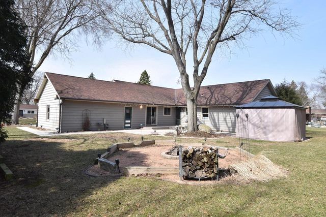 10570 W Pallottine DRIVE, Greenfield, WI 53228