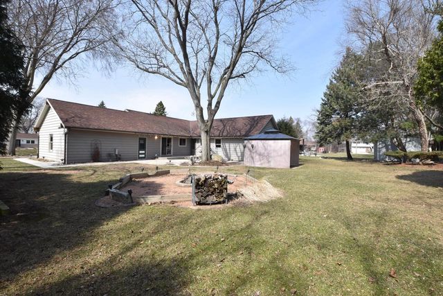 10570 W Pallottine DRIVE, Greenfield, WI 53228