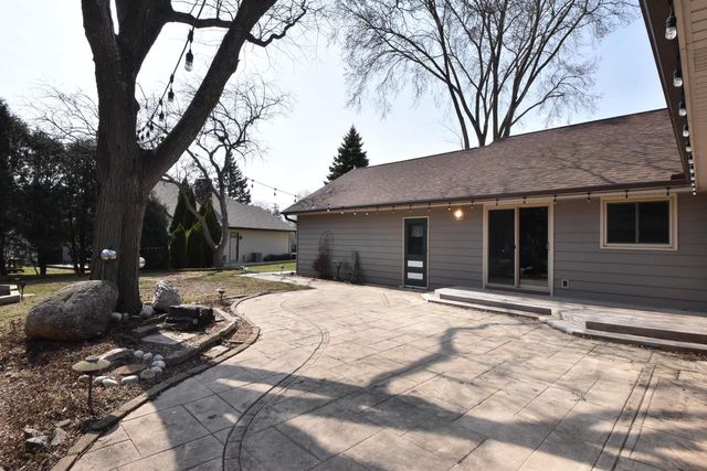 10570 W Pallottine DRIVE, Greenfield, WI 53228