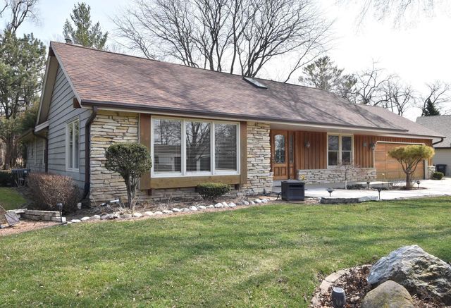 10570 W Pallottine DRIVE, Greenfield, WI 53228