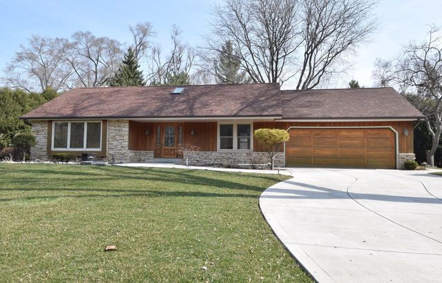 10570 W Pallottine DRIVE, Greenfield, WI 53228