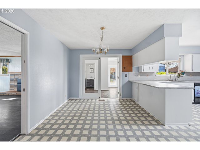 704 TOLIVER Rd, Molalla, OR 97038