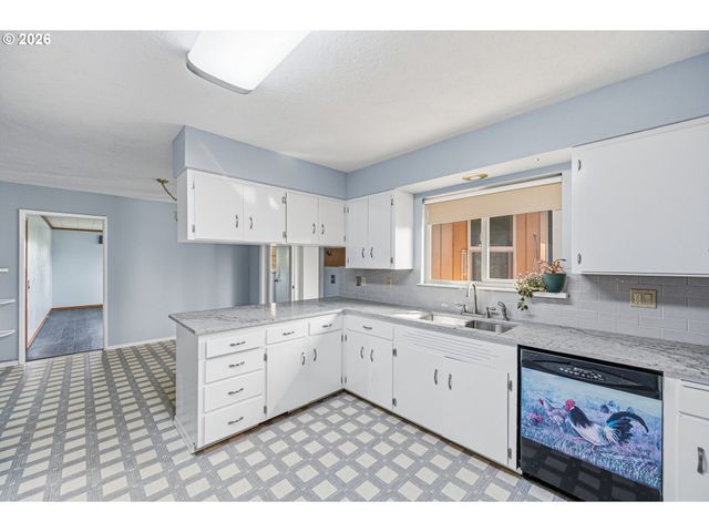 704 TOLIVER Rd, Molalla, OR 97038