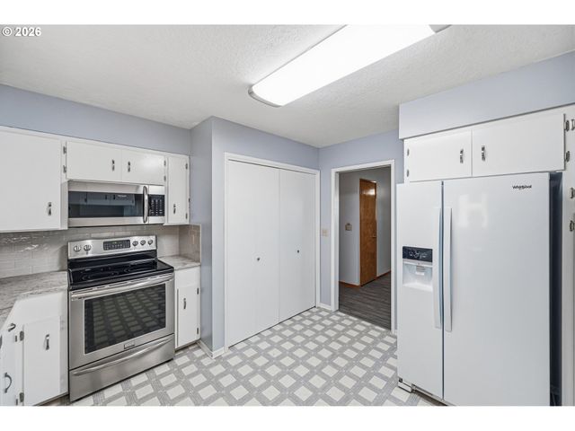 704 TOLIVER Rd, Molalla, OR 97038