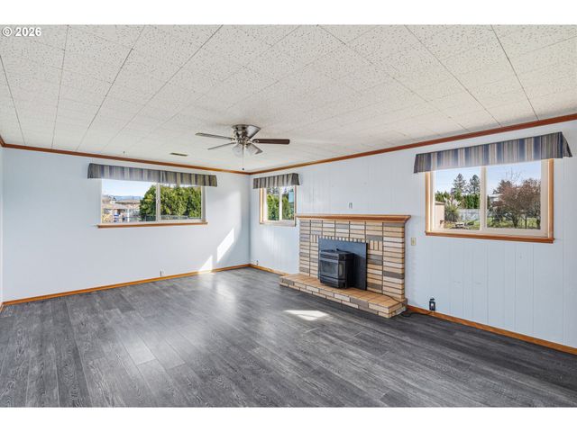 704 TOLIVER Rd, Molalla, OR 97038