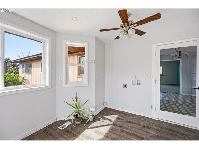 704 TOLIVER Rd, Molalla, OR 97038