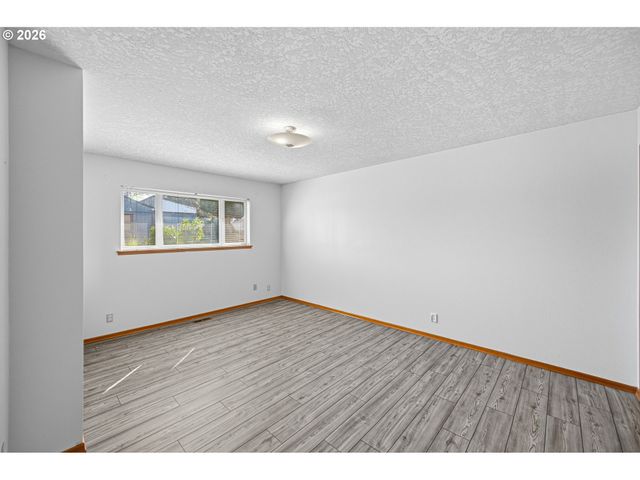 704 TOLIVER Rd, Molalla, OR 97038