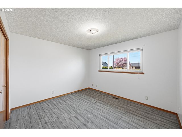 704 TOLIVER Rd, Molalla, OR 97038