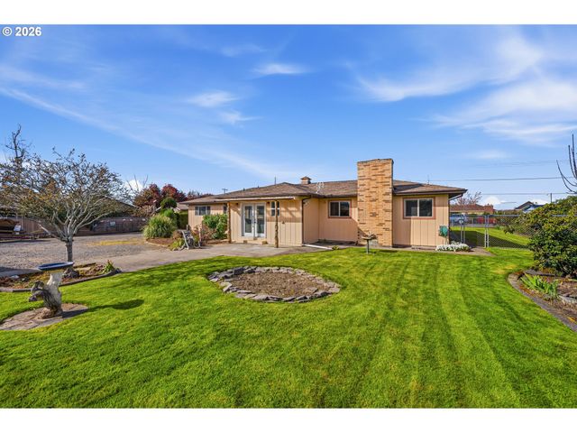 704 TOLIVER Rd, Molalla, OR 97038