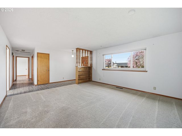 704 TOLIVER Rd, Molalla, OR 97038