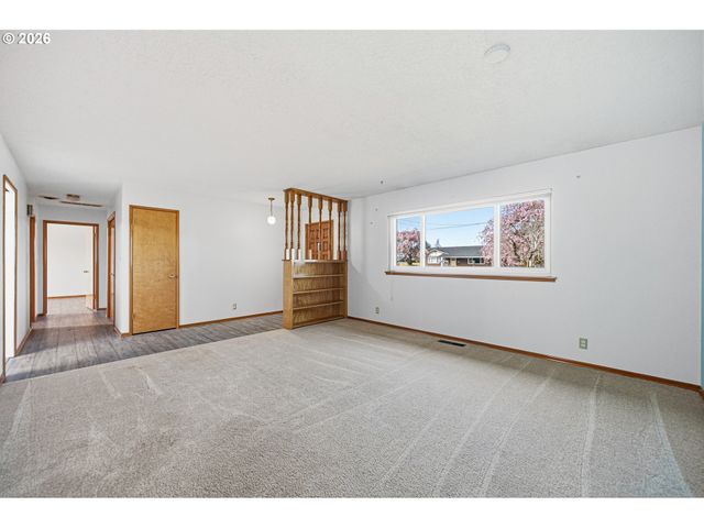 704 TOLIVER Rd, Molalla, OR 97038