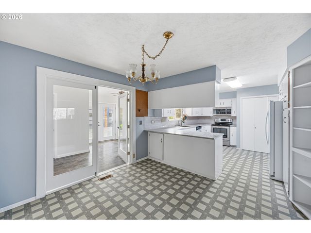 704 TOLIVER Rd, Molalla, OR 97038