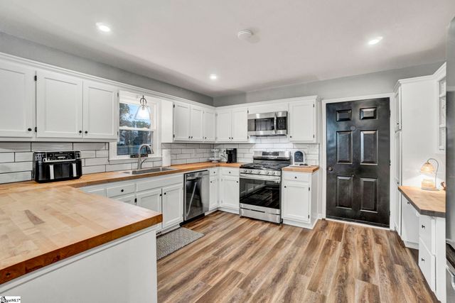 66 Cain Road, Laurens, SC 29360