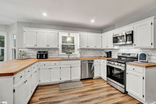 66 Cain Road, Laurens, SC 29360