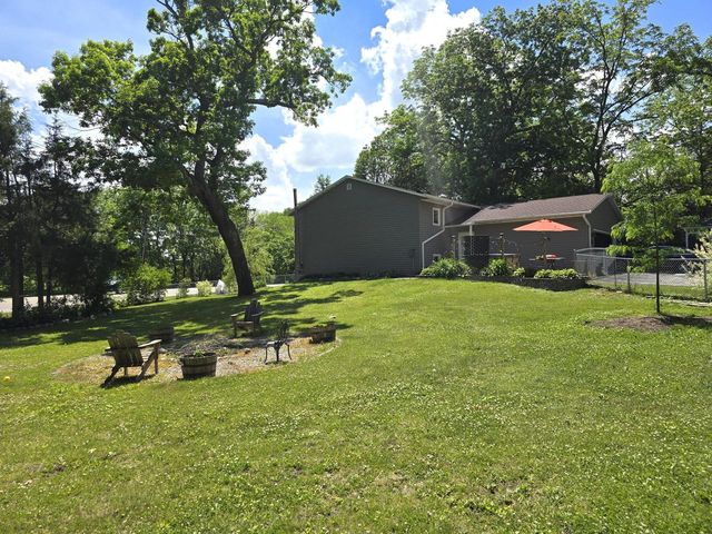 2505 E Lake Shore DRIVE, Twin Lakes, WI 53181