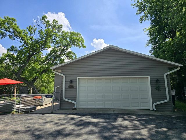 2505 E Lake Shore DRIVE, Twin Lakes, WI 53181