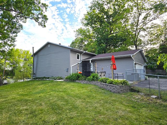 2505 E Lake Shore DRIVE, Twin Lakes, WI 53181