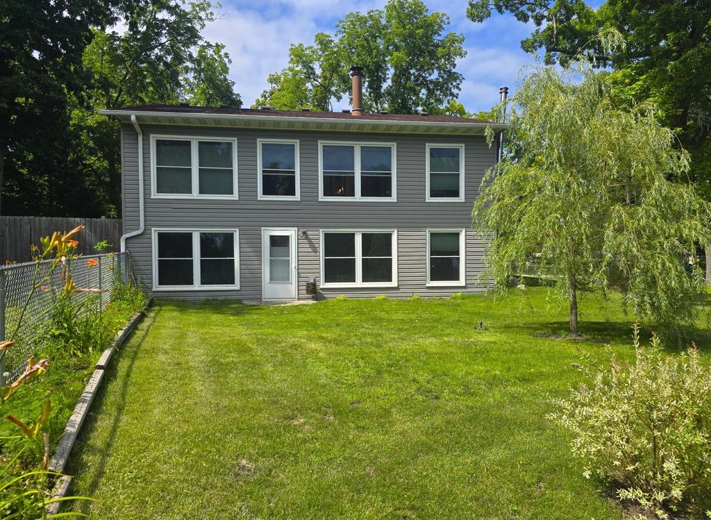 2505 E Lake Shore DRIVE, Twin Lakes, WI 53181
