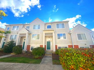 669 S Rosehall Lane 669, Round Lake, IL 60073