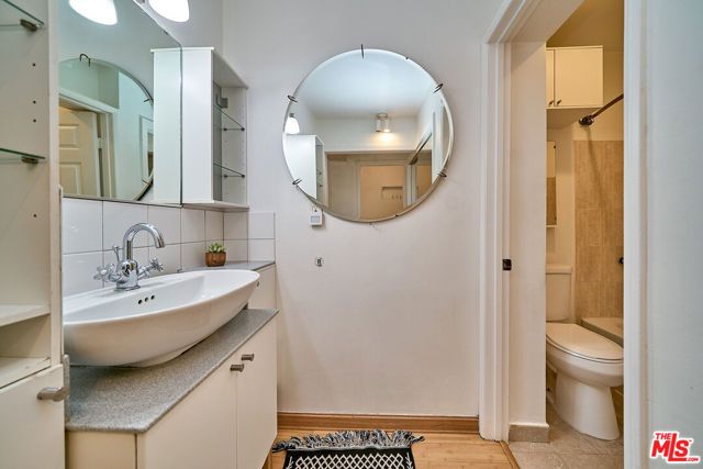 425 S Kenmore Avenue 104, Los Angeles, CA 90020
