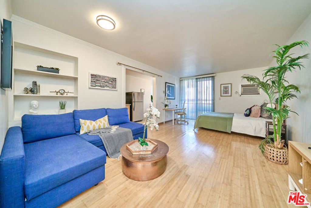 425 S Kenmore Avenue 104, Los Angeles, CA 90020