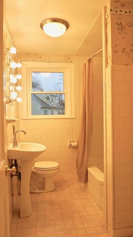 25 Halliden St, Stoughton, MA 02072