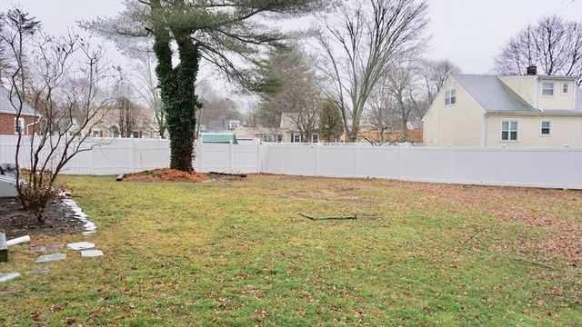 25 Halliden St, Stoughton, MA 02072