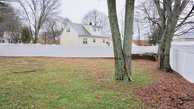 25 Halliden St, Stoughton, MA 02072