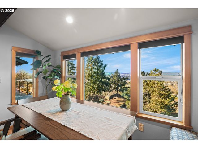 2831 Ne ROCKY BUTTE Rd, Portland, OR 97220