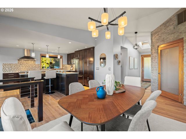 2831 Ne ROCKY BUTTE Rd, Portland, OR 97220