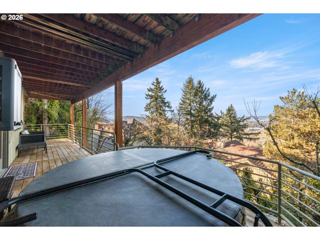 2831 Ne ROCKY BUTTE Rd, Portland, OR 97220